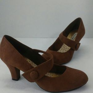 Womens dress shoes 3" heels size 9